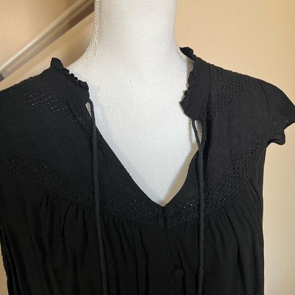 Torrid Rayon Slub Crochet Detail Tie-Front Top - Picture 4 of 8